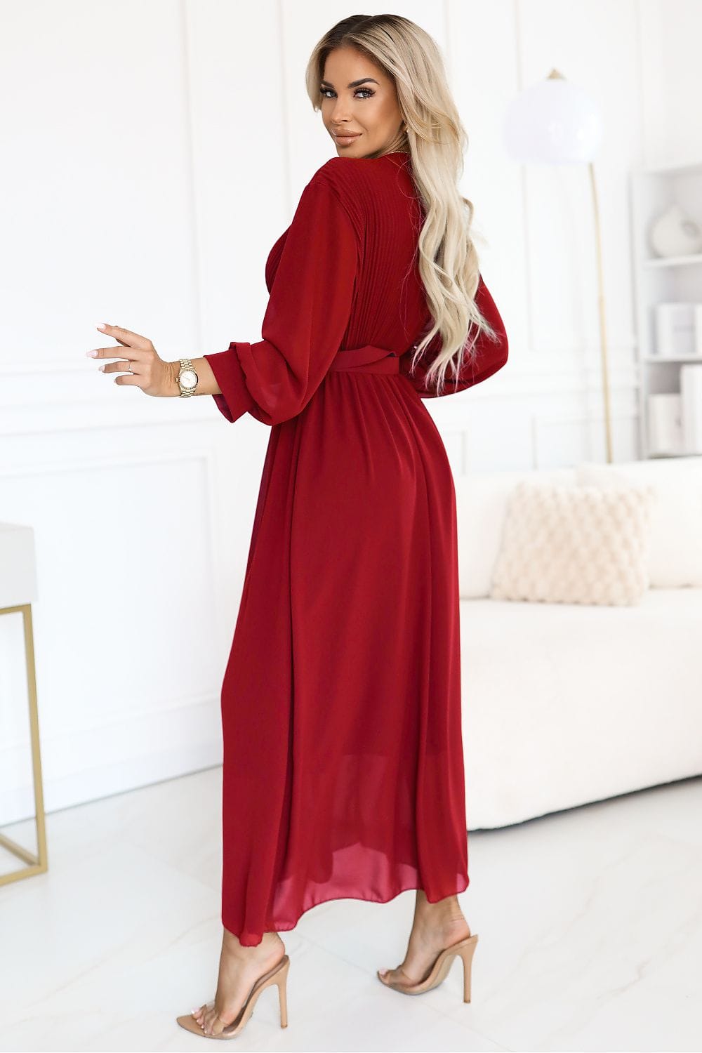 Robe de soirée chic longue rouge manches longues fluide élégante parfaite pour mariage ou évènement spécial