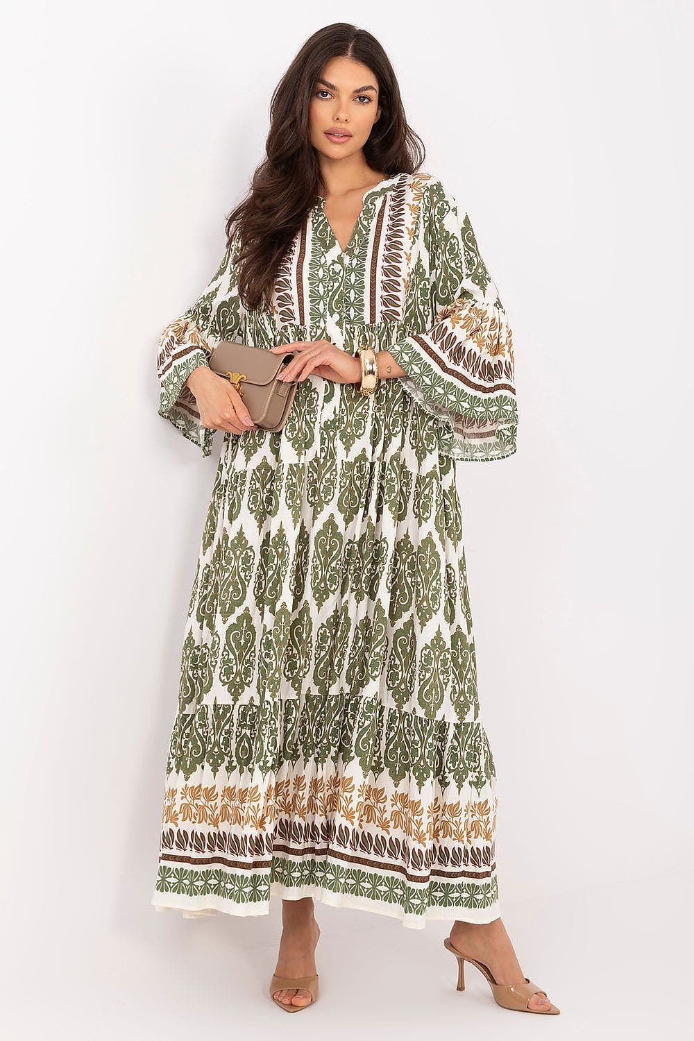 Robe bohème longue verte motif fleuri été manches longues trapèze chic avec sac beige tendance femme