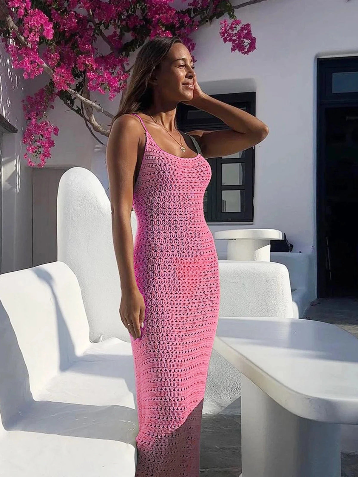 Robe été bohème longue crochet rose moulante sans manches tendance pour plage ou vacances femme