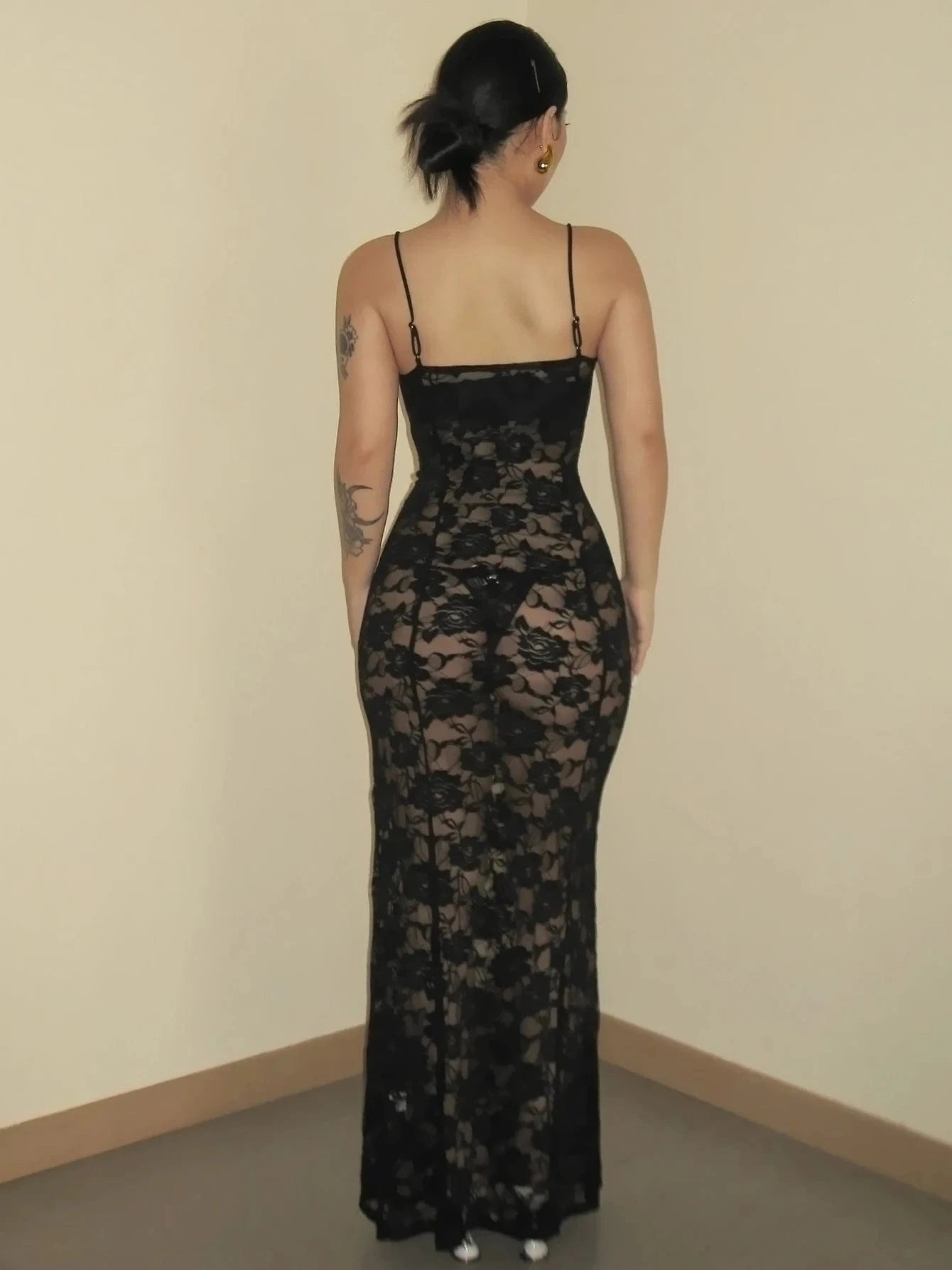 Robe de soirée chic longue noire moulante transparente dos nu dentelle élégante tendance femme évènement spécial