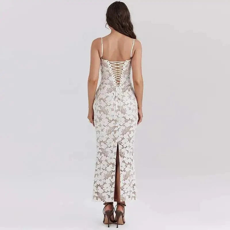 Robe longue blanche dos nu dentelle élégante soirée chic fendue silhouette moulante mariage invité
