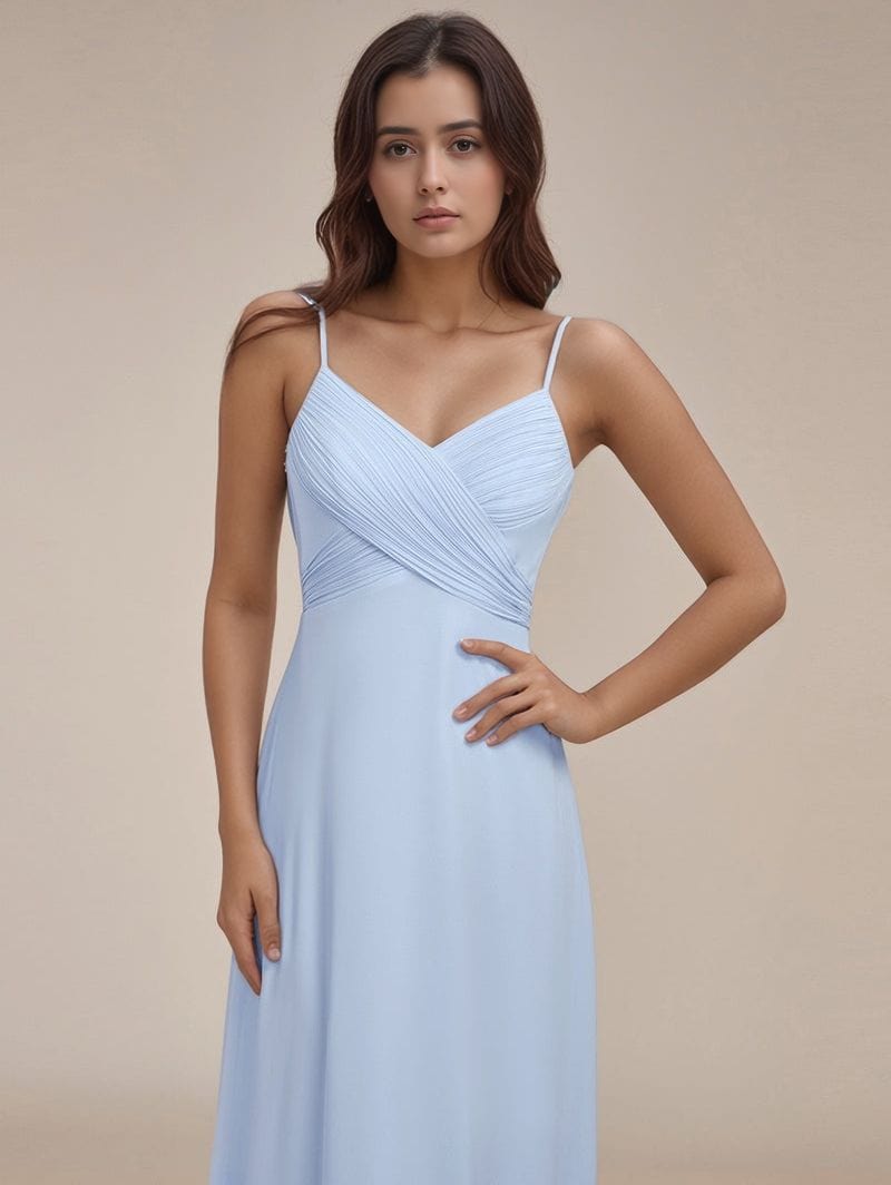 Robe demoiselle d'honneur bohème longue bleu fluide à fines bretelles, idéale pour mariage invité été