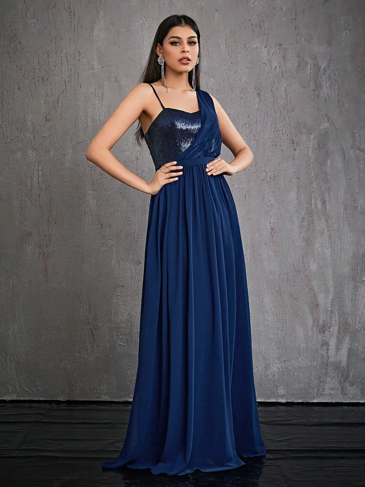 Robe de soirée bleue marine longue haut à paillettes