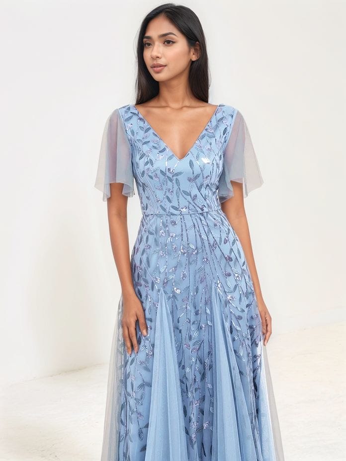 Robe de soirée longue bleu fluide à manches courtes élégante avec motifs fleuris pour mariage invité chic