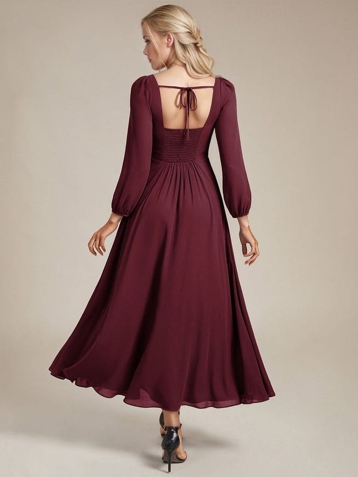 Robe de soirée mariage dos nu longue manches longues bordeaux chic fluide élégante pour invitée femme