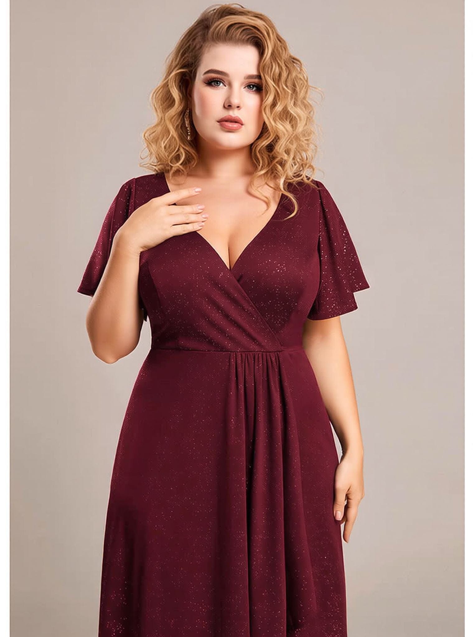 Robe de soirée grande taille chic bordeaux manches courtes décolleté élégant parfaite pour mariage invité