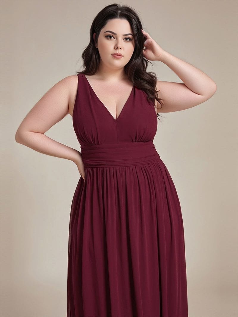 Robe de soirée grande taille bordeaux longue sans manches décolleté chic élégante idéale pour mariage ou gala
