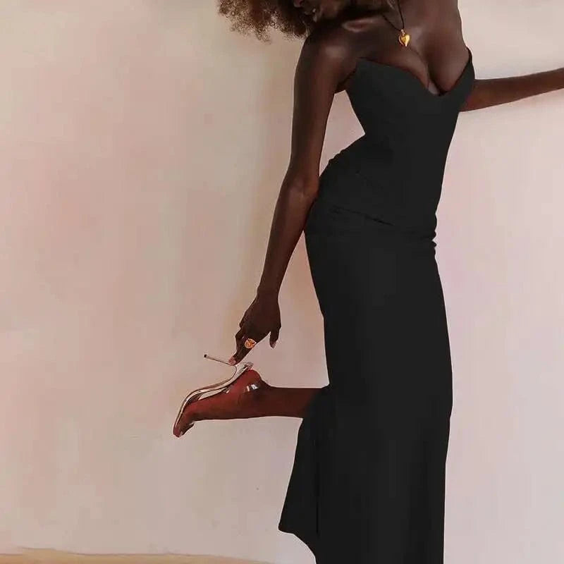 Robe longue noire soirée chic moulante bustier élégante pour femme invitée mariage ou gala événement