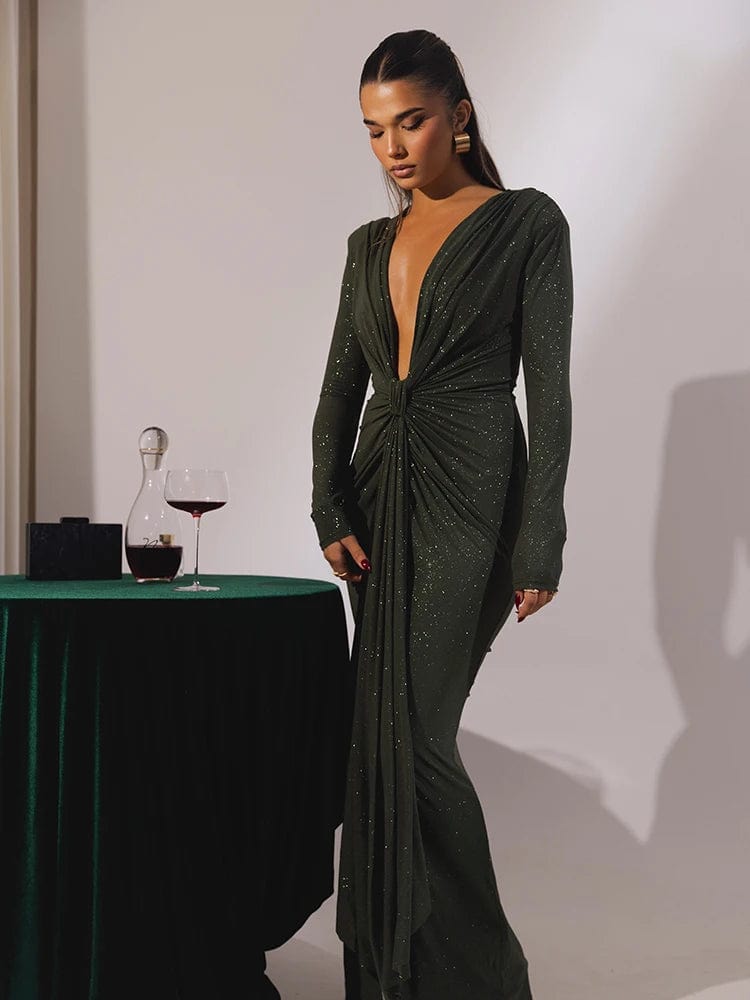 Robe de soirée moulante longue manches longues violette dos nu chic pour événement spécial.