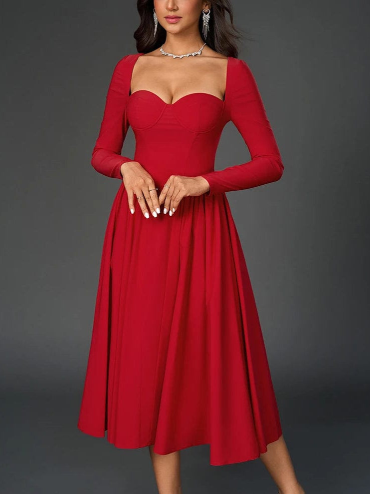 Robe blanche élégante d'occasion cocktail, fluide avec manches longues et longueur midi dos nu.