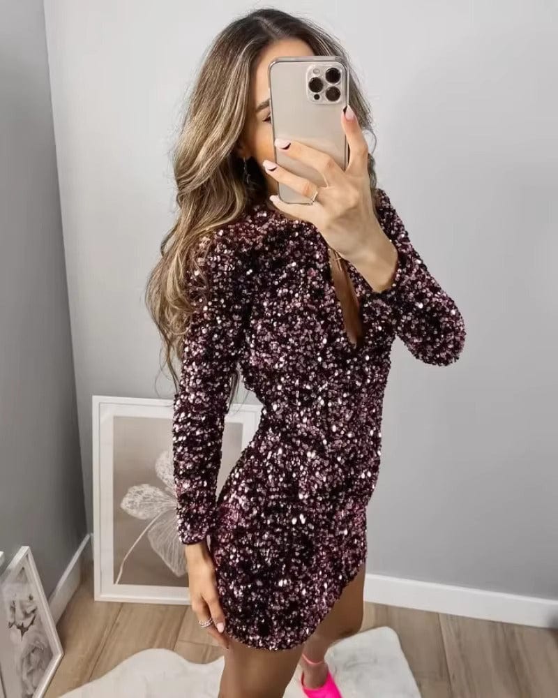 Robe de soirée paillette chic courte moulante manches longues pour un look glamour et tendance.