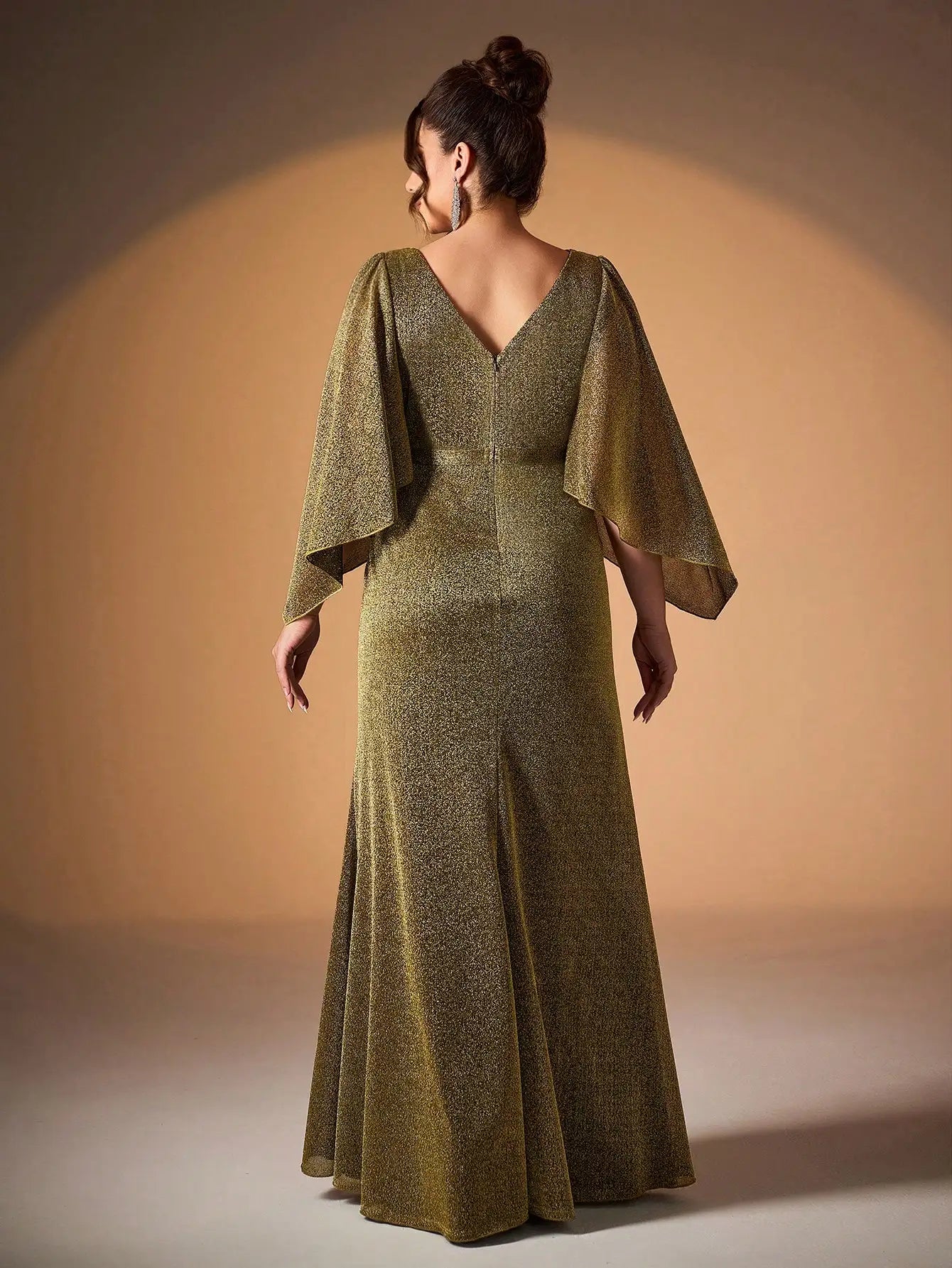 Robe de soirée grande taille fendue dorée manches évasées