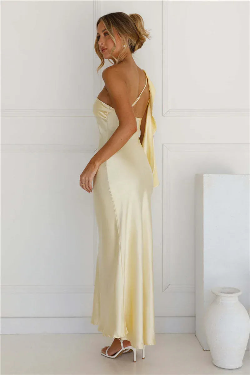 Robe de soirée longue à une épaule en satin