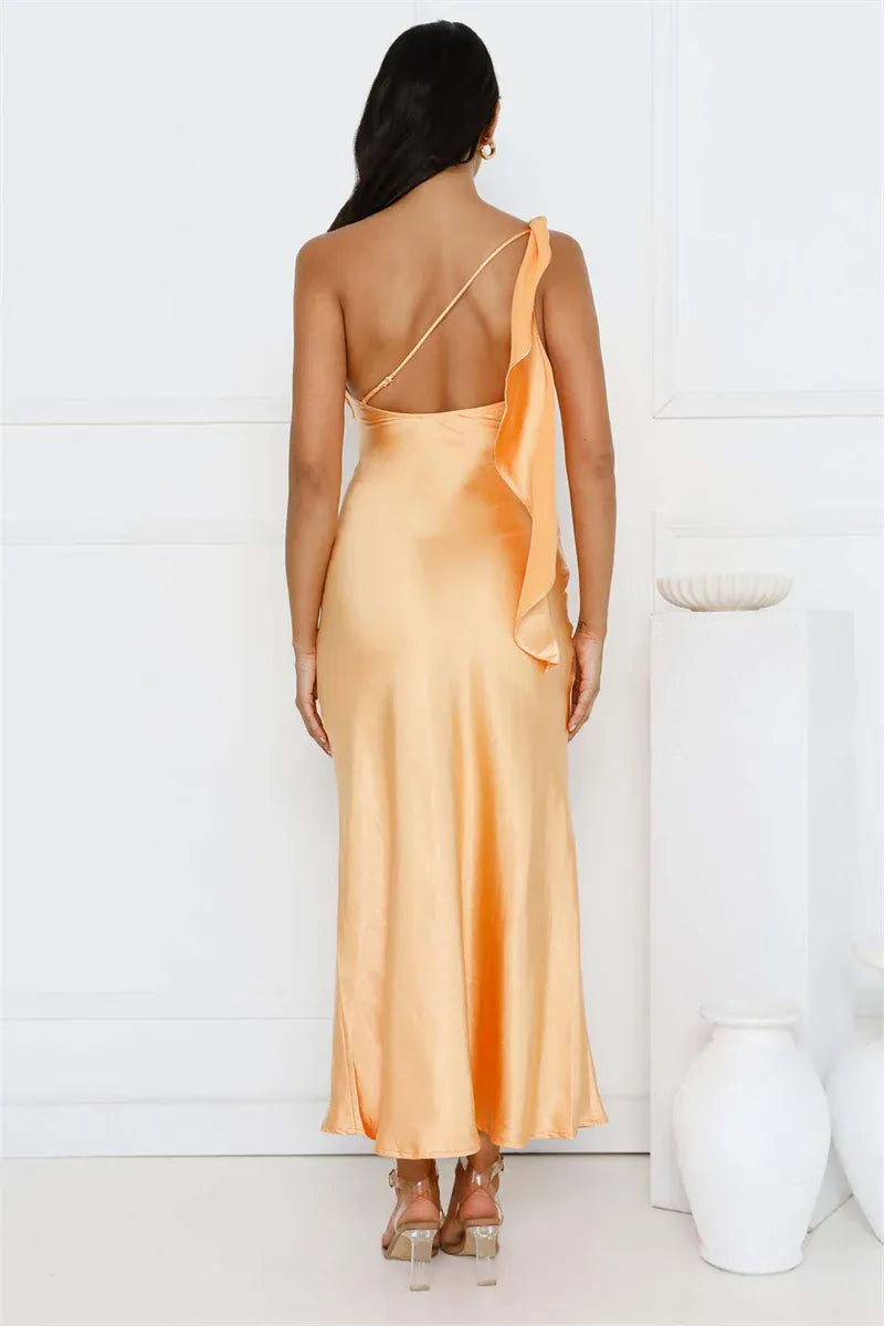 Robe de soirée longue à une épaule en satin