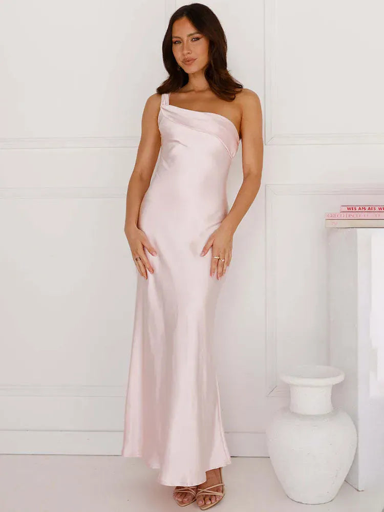 Robe de soirée longue à une épaule en satin