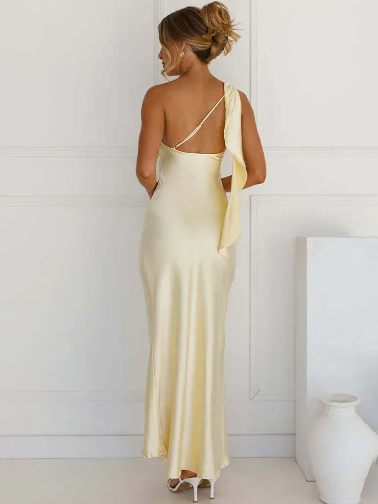 Robe de soirée longue à une épaule en satin