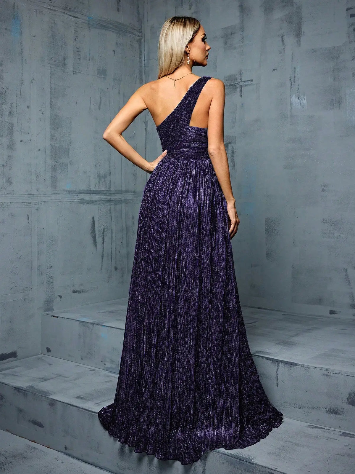 Robe de soirée longue bleue à une épaule avec fil métallique