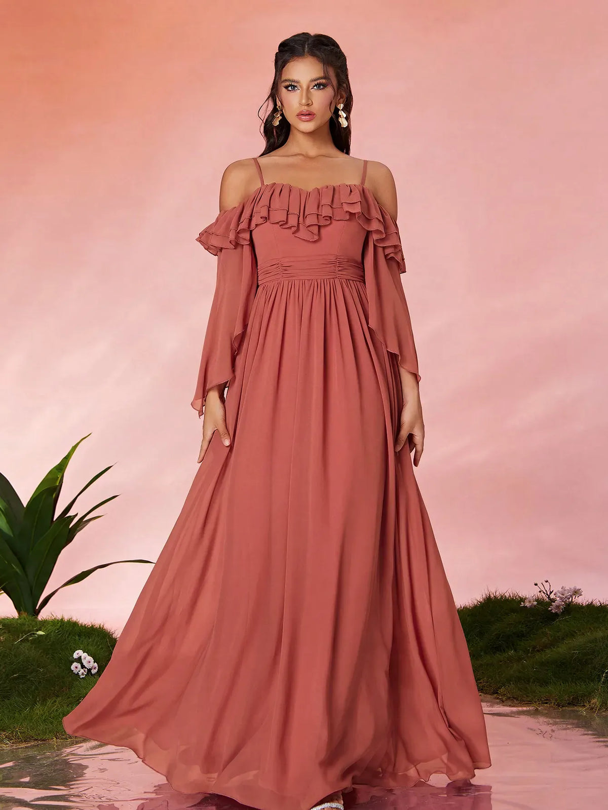 Robe de soirée longue terracotta avec col à volants manches longues