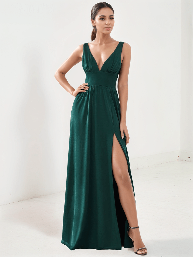 Robe de soirée chic longue verte fendue décolleté sans manches fluide élégante idéale mariage ou gala