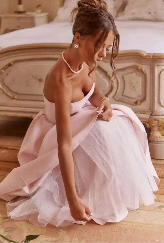 Robe longue demoiselle d’honneur chic rose poudré bustier évasée en tulle idéale mariage élégant