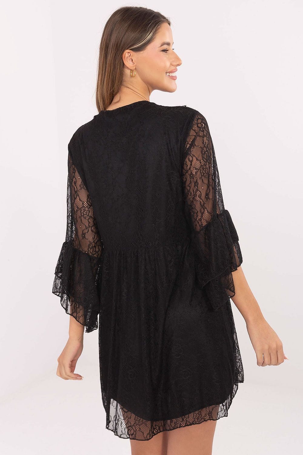 Robe noire courte en dentelle manches longues pour soirée chic femme, coupe évasée élégante et tendance