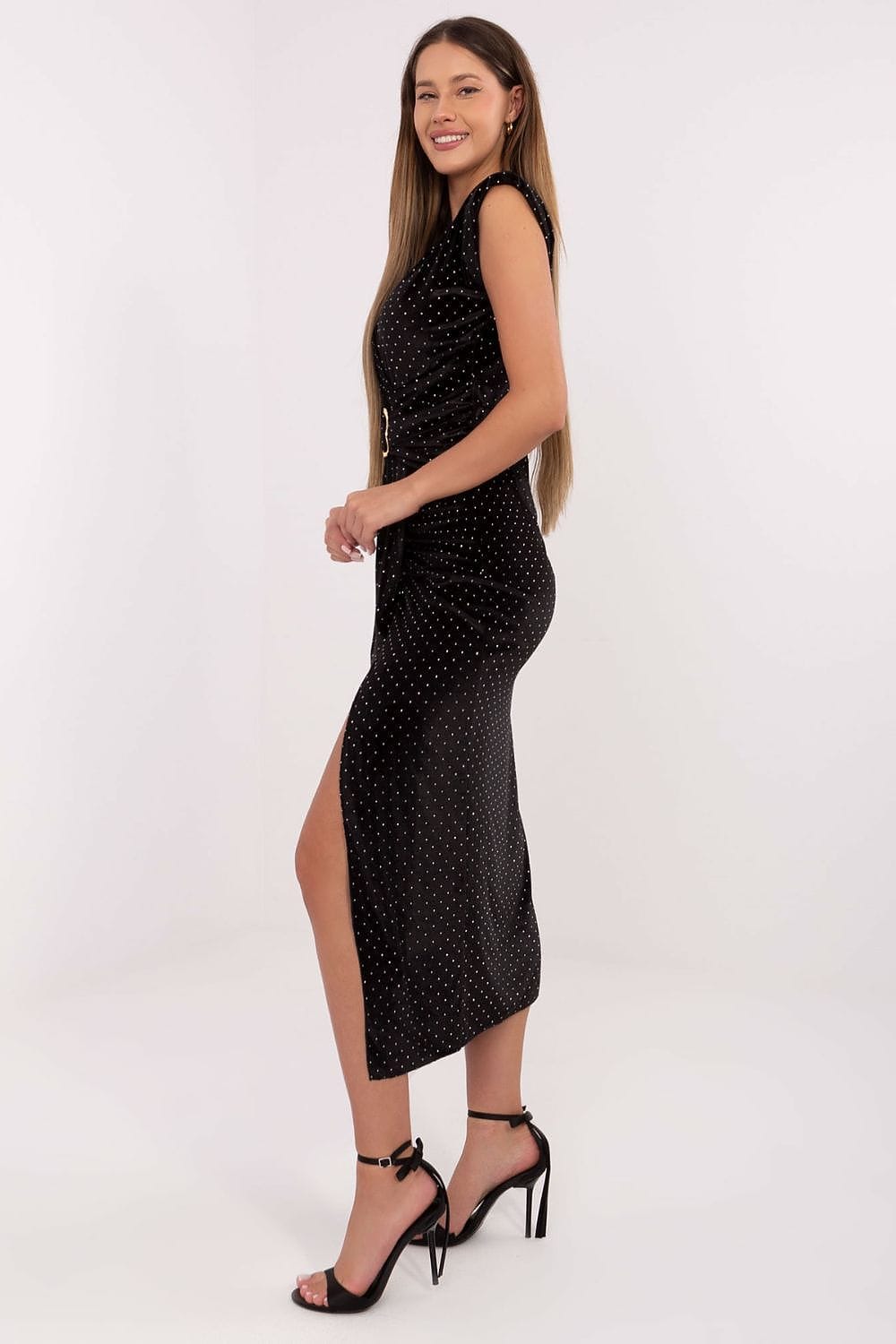 Robe de soirée chic noire midi fendue sans manches à pois style élégant pour événement ou cocktail femme