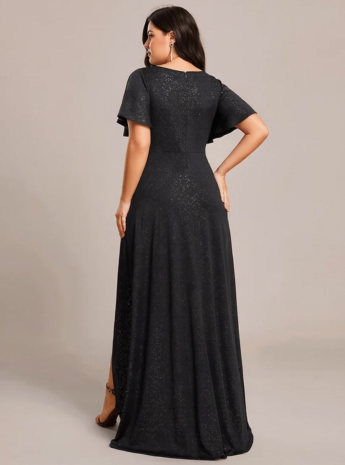 Robe de soirée chic noire longue évasée manches courtes grande taille élégante pour évènement habillé