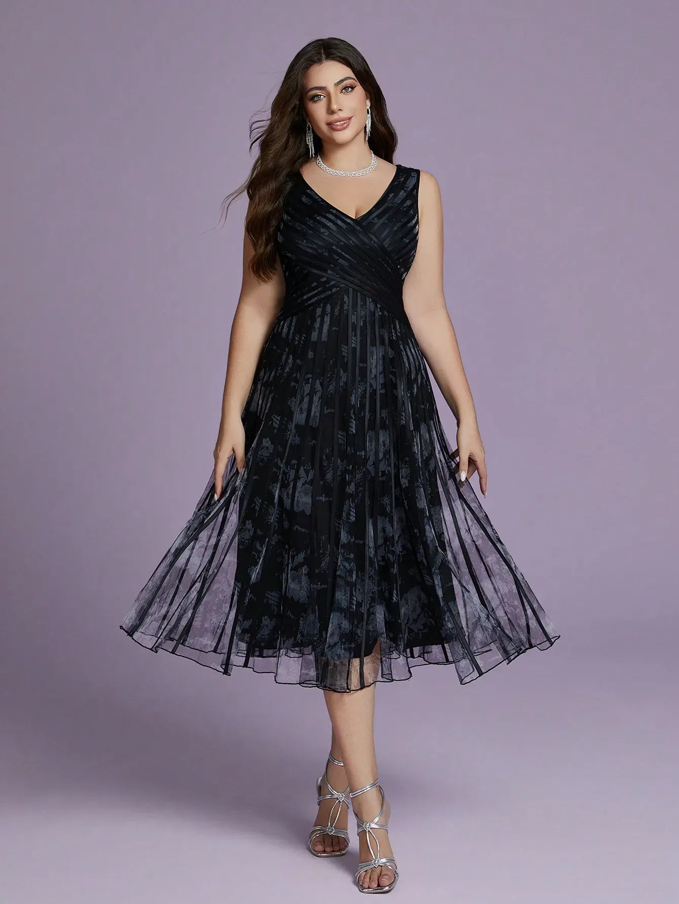 Robe de soirée noire grande taille à imprimé maillé