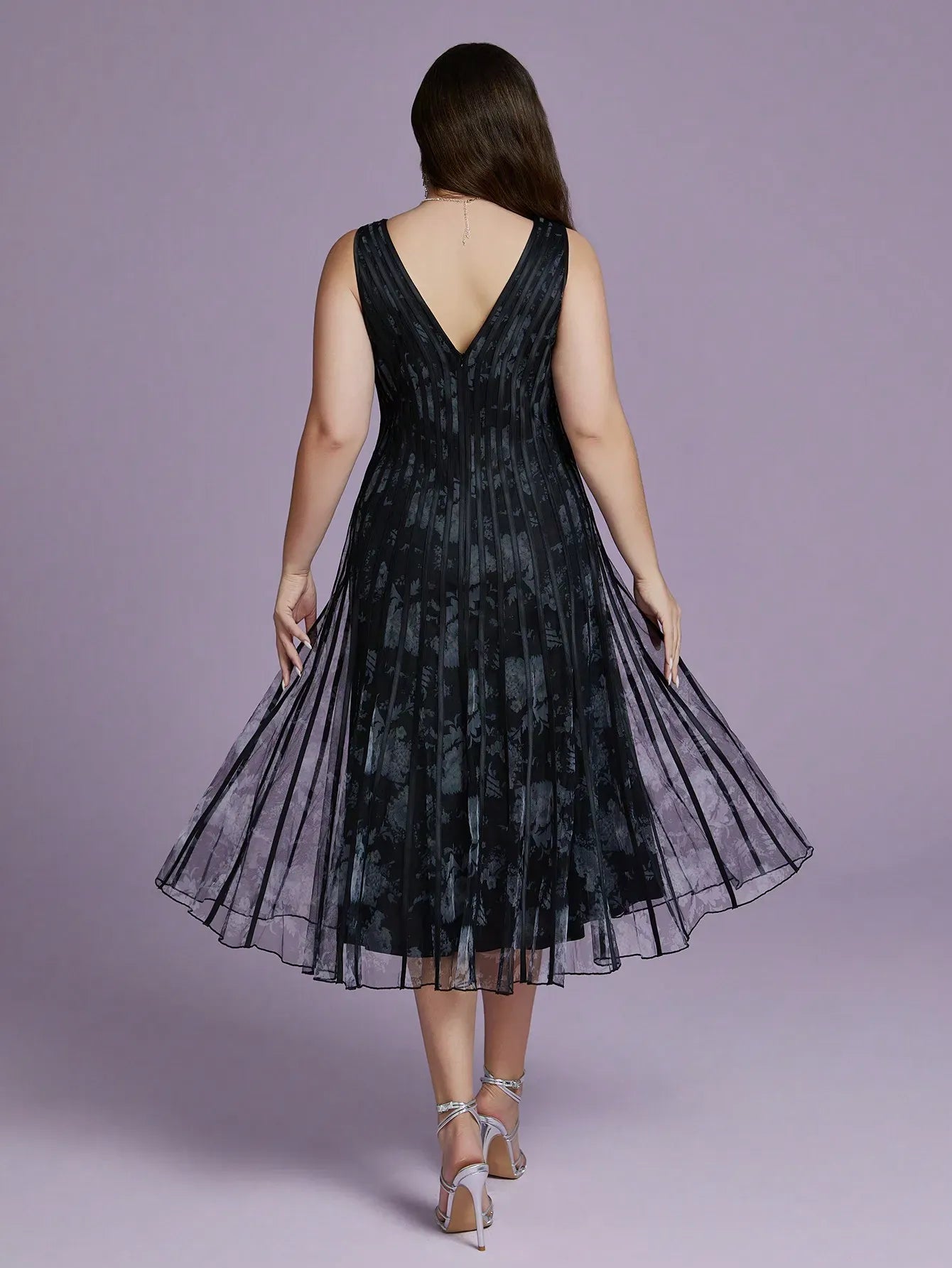 Robe de soirée noire grande taille à imprimé maillé