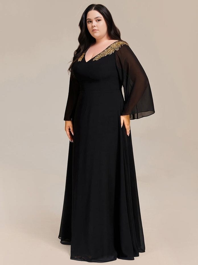 Robe de soirée grande taille noire longue chic manches longues col décoré doré élégante pour évènement spécial