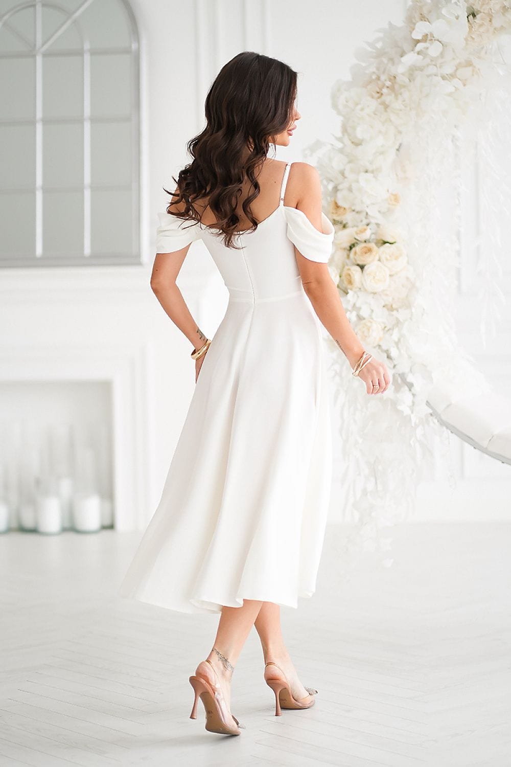 robe soirée mariage midi chic élégante pour invitée, coupe trapèze fluide, manches courtes, bleu marine