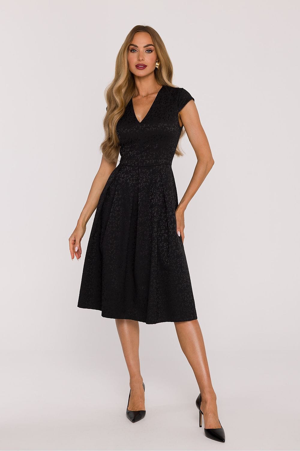 Robe de soirée chic noire midi trapèze manches courtes décolleté v élégante pour cocktail ou mariage invité