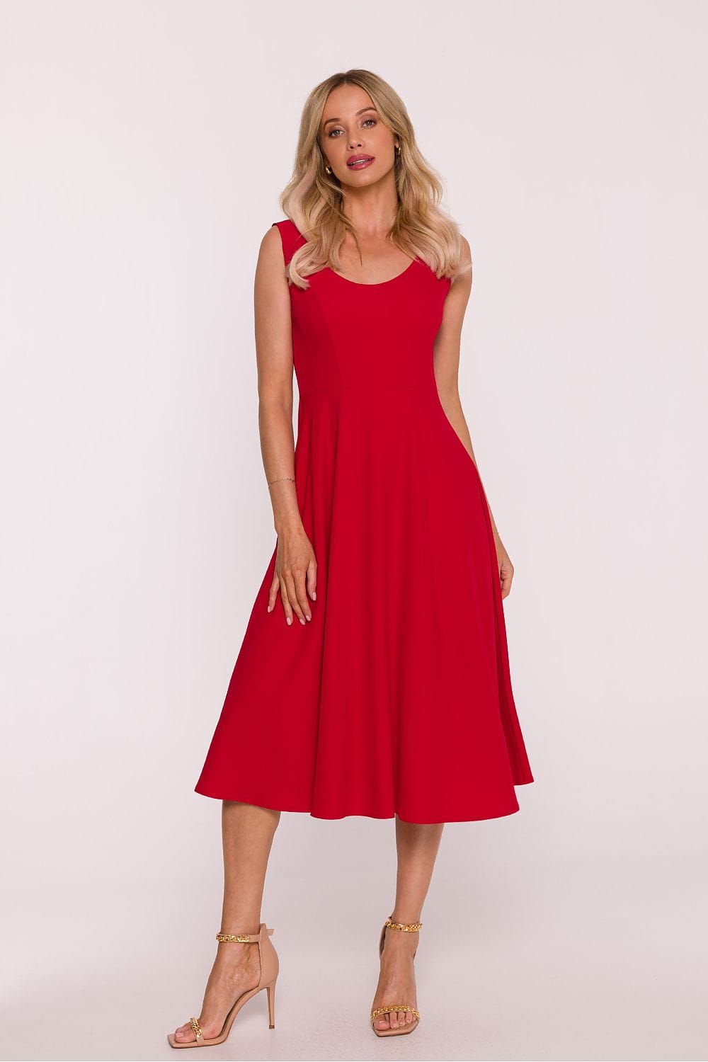 Robe de soirée chic rouge midi sans manches évasée pour invitée mariage ou cocktail élégante et féminine