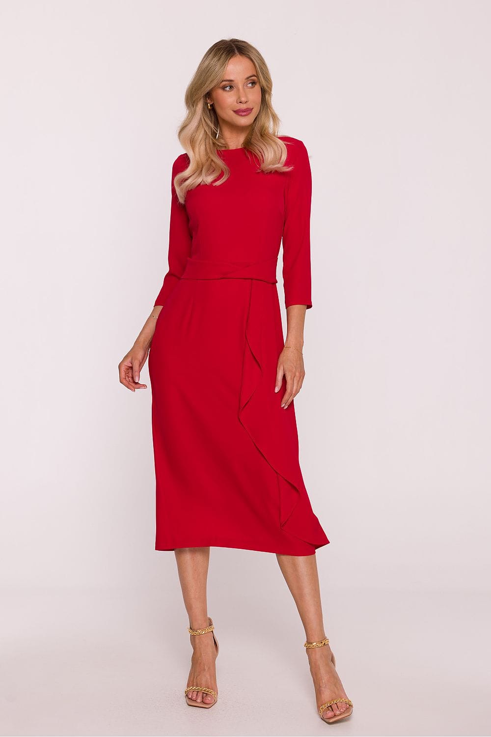 Robe de soirée chic rouge midi manches longues silhouette droite élégante femme habillée évènement spécial