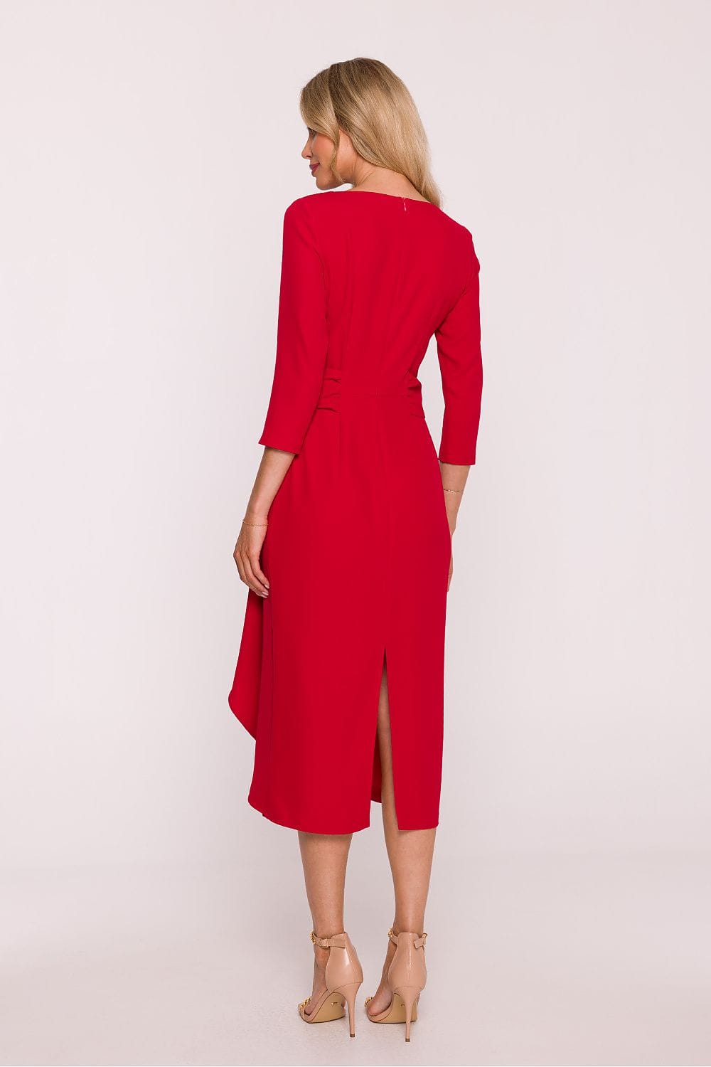 Robe rouge midi élégante de soirée chic à manches longues fendue, parfaite pour un cocktail ou mariage invité