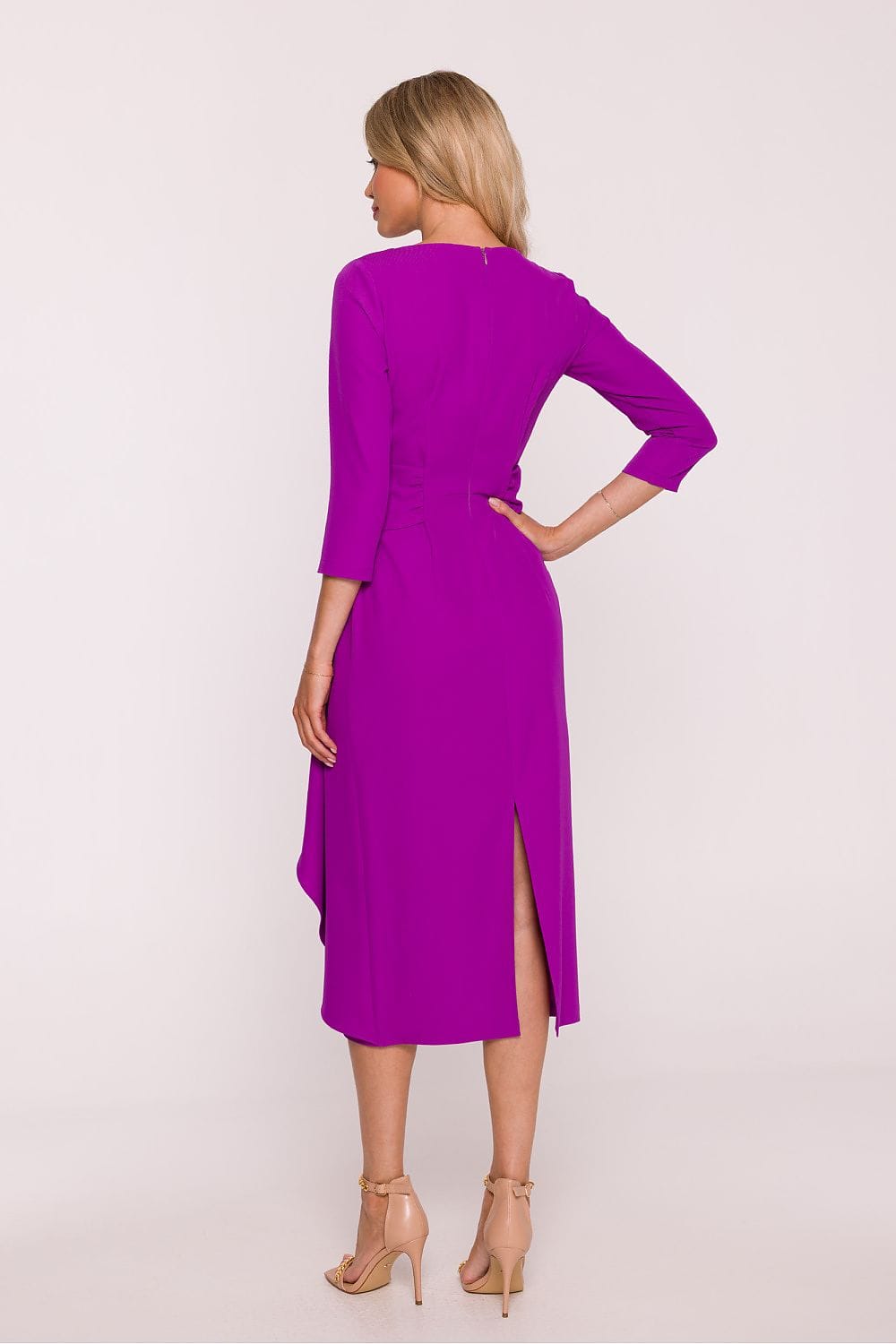 Robe de soirée chic midi violette manches trois quarts fendue élégante pour évènement ou cocktail