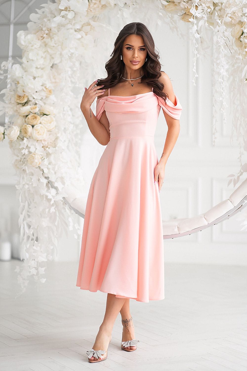 robe de soirée mariage midi chic trapèze manches courtes en satin bleu élégante pour invitée