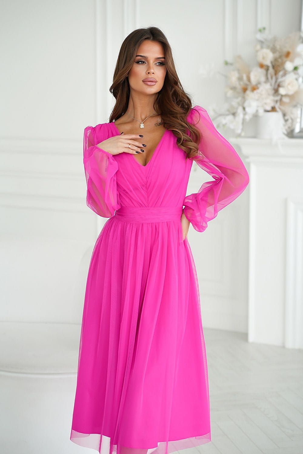 robe en tulle midi manches longues chic pour un cocktail ou une soirée élégante en automne-hiver
