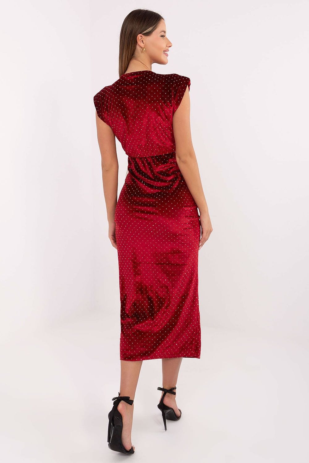 Robe de soirée chic rouge midi manches courtes à pois pour invitée mariage ou événement élégant, tissu satiné