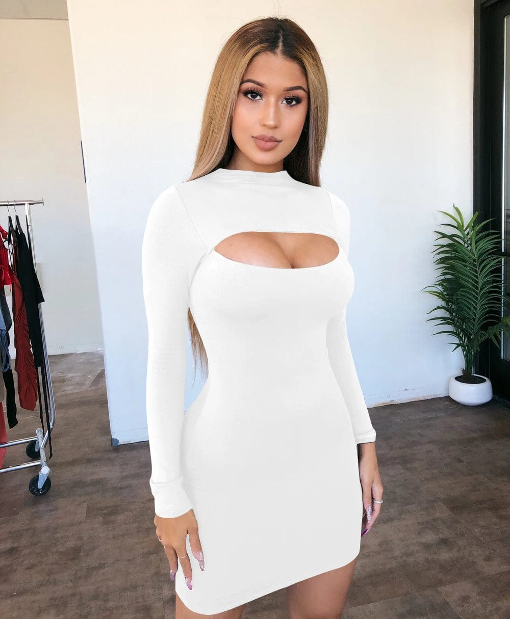 Robe de soirée chic moulante blanche courte manches longues pour un style élégant et moderne.