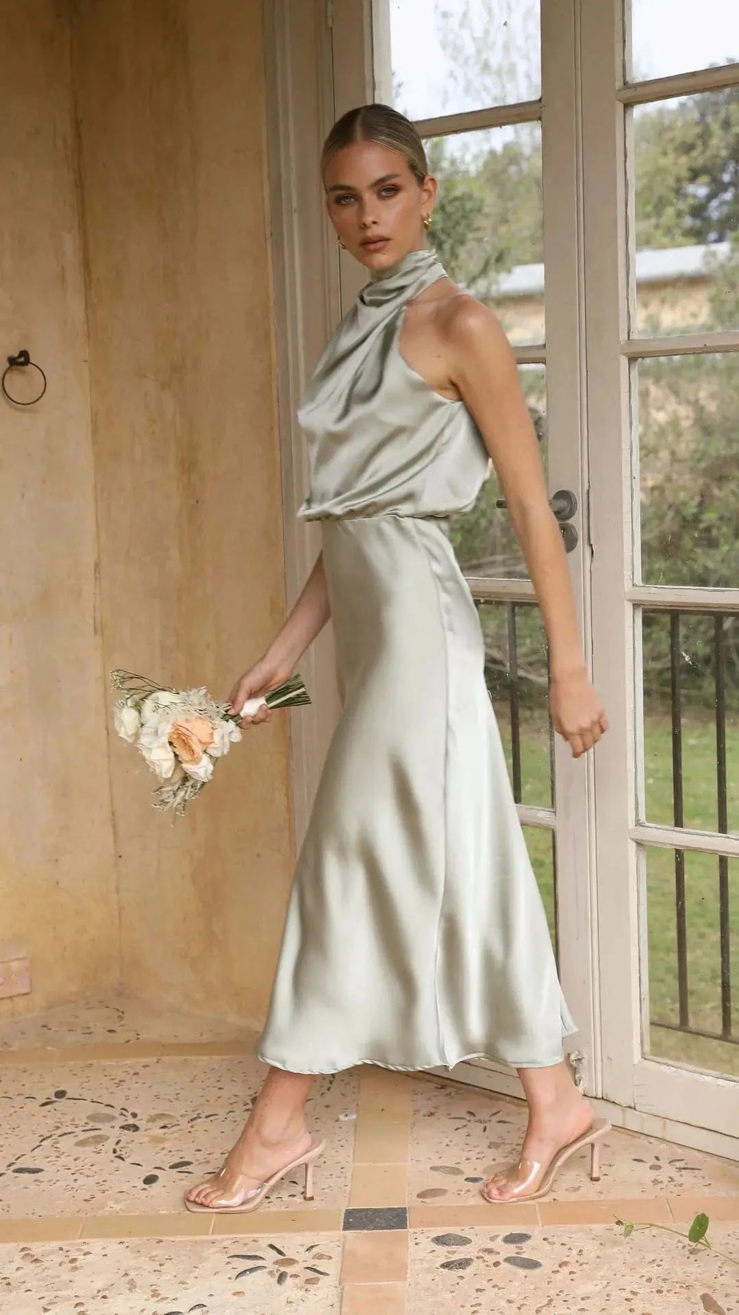 robe demoiselle d'honneur chic midi élégante pour mariage, coupe trapèze, manches courtes, rose poudré