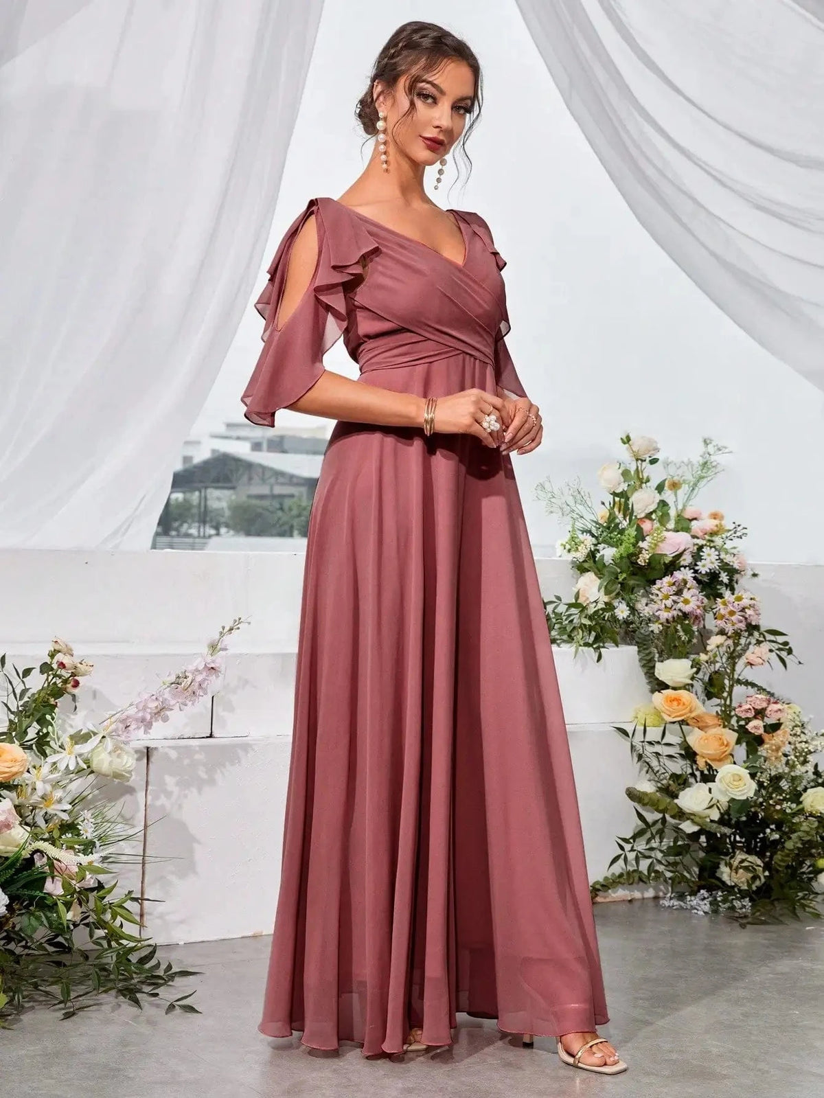 robe demoiselle d'honneur chic longue col en v trapèze rose poudré manches courtes élégante