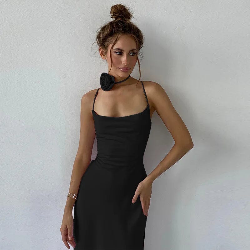 Robe demoiselle d'honneur chic noire moulante midi sans manches pour soirée élégante.