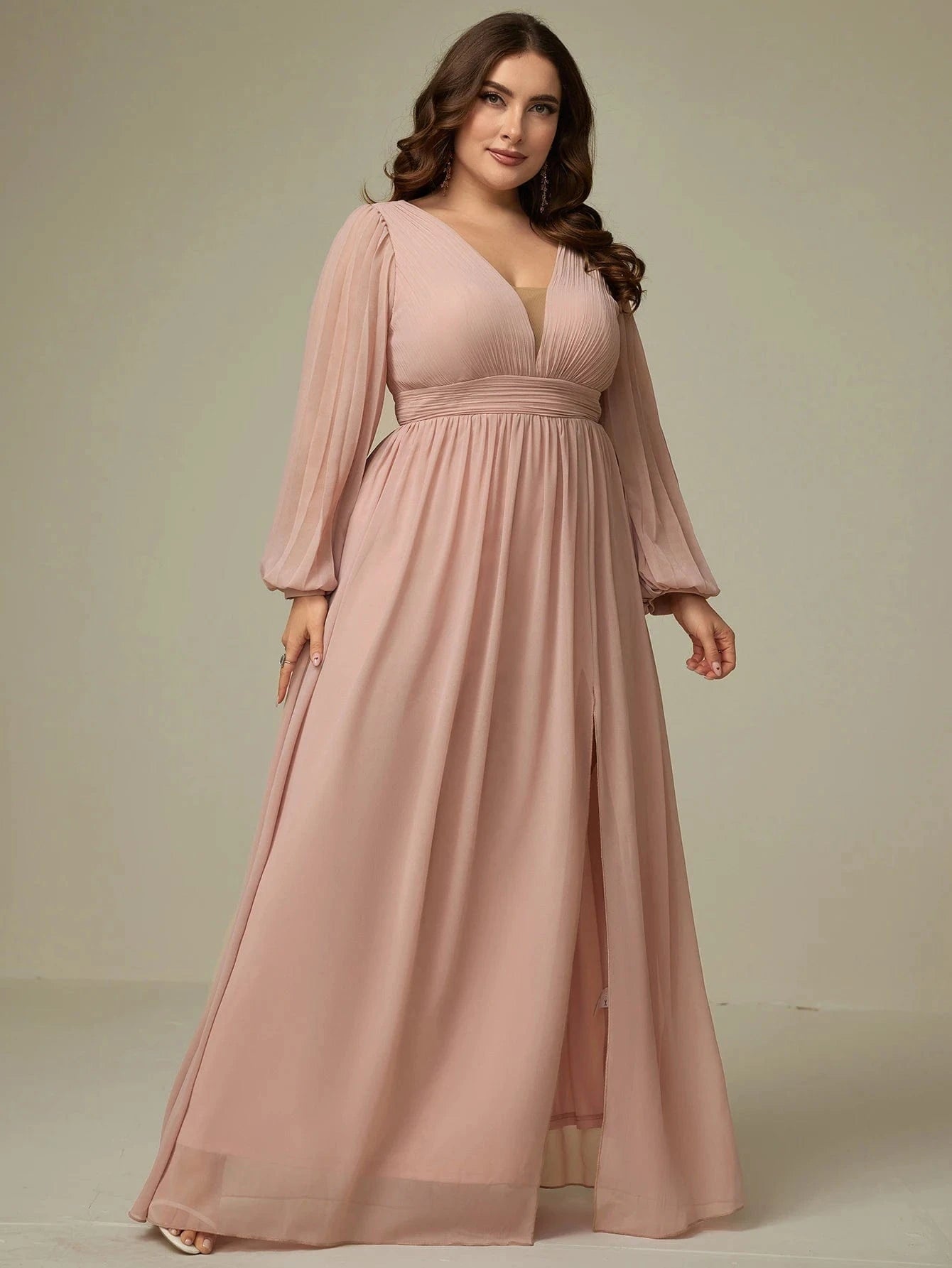 robe demoiselle d'honneur grande taille style chic longue manches longues couleur rose poudré