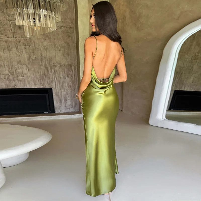 Robe demoiselle d'honneur longue vert sauge en satin avec dos nu, élégante pour mariage, style chic et sophistiqué.