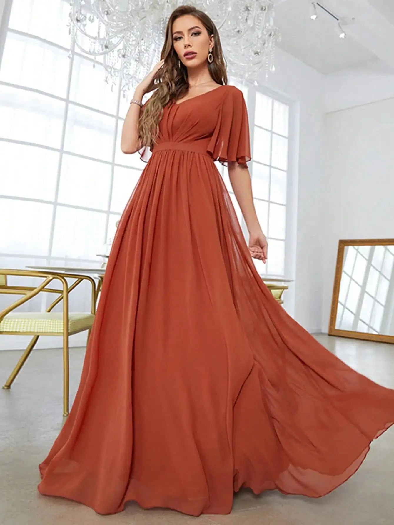 robe demoiselle d'honneur terracotta longue chic silhouette trapèze avec manches courtes élégante
