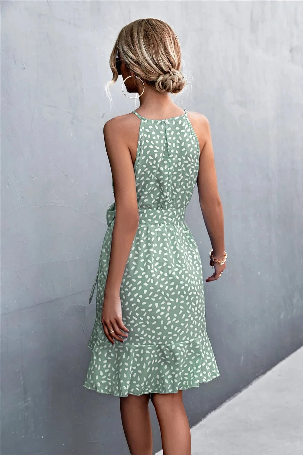 robe été bohème courte moulante à bretelles fines pour un look chic et décontracté en vacances