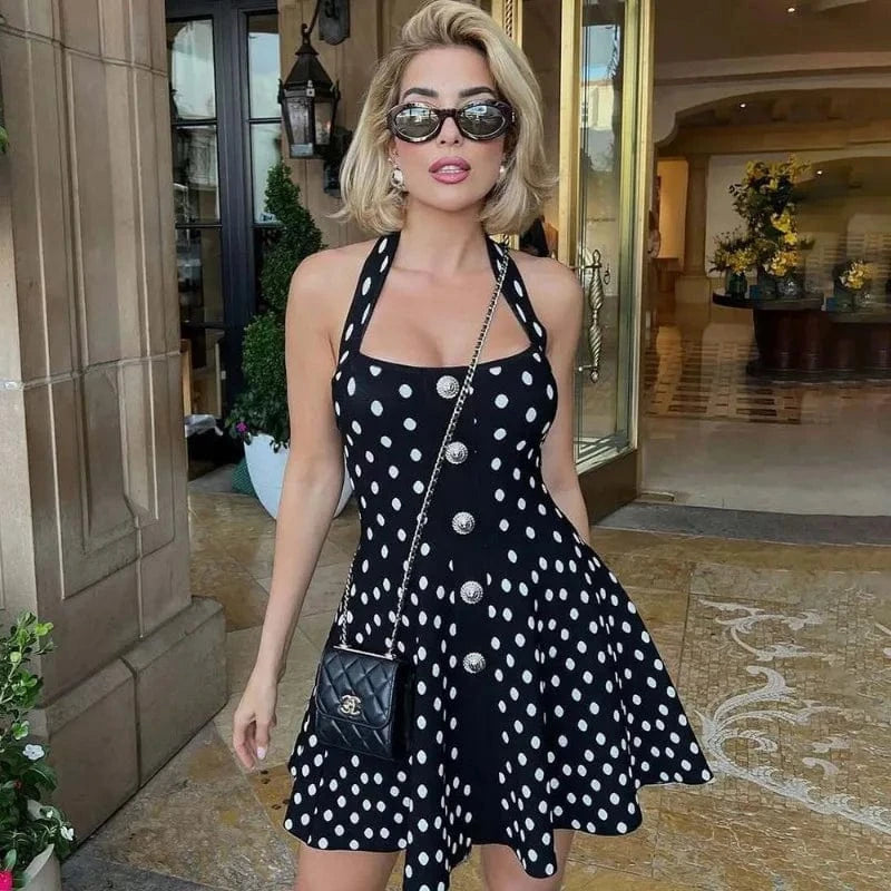 Robe courte noire à pois blancs style chic été évasée sans manches pour soirée ou cocktail élégante