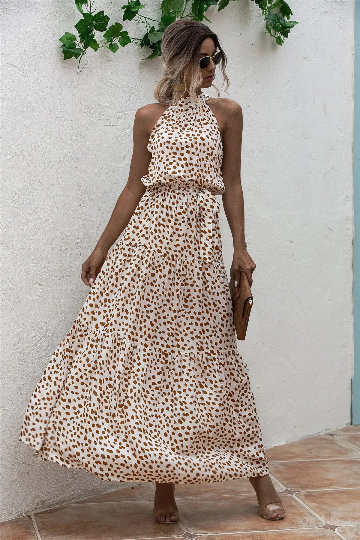 Robe longue bohème blanche à motifs marron sans manches fluide été décontractée pour femme élégante