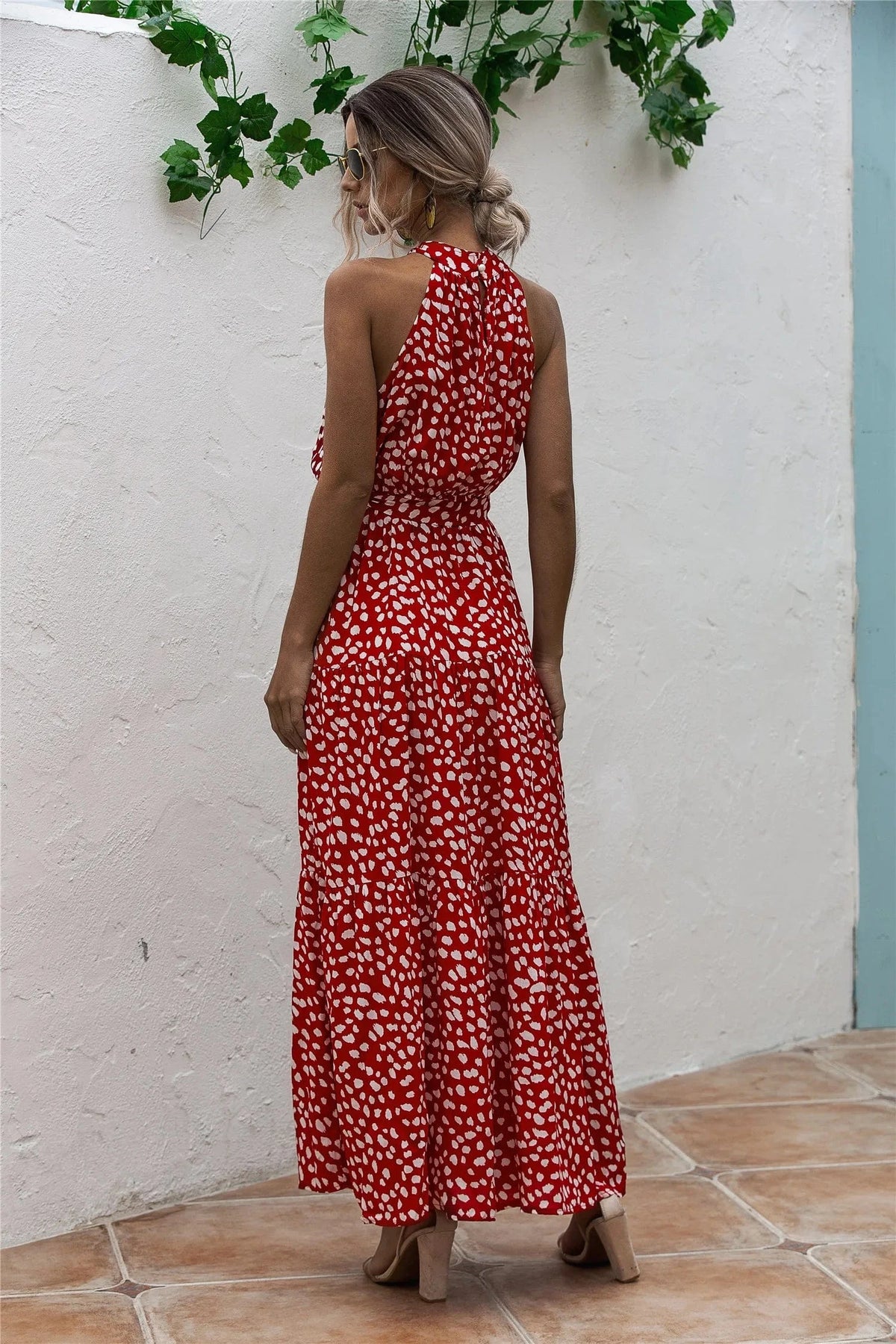Robe été bohème longue rouge sans manches évasée dos nu imprimé blanc parfaite pour invitée mariage